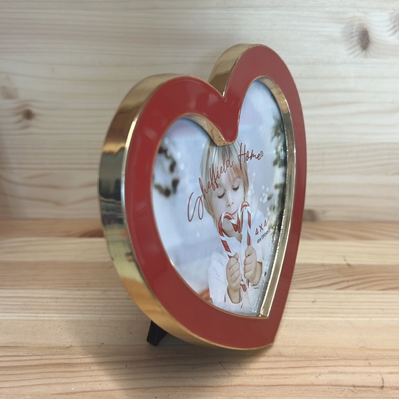 Enamel Heart Shaped Frame - Picture 2 of 3